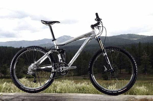 The Fuel EX 9 has a striking brushed and polished aluminium finish.