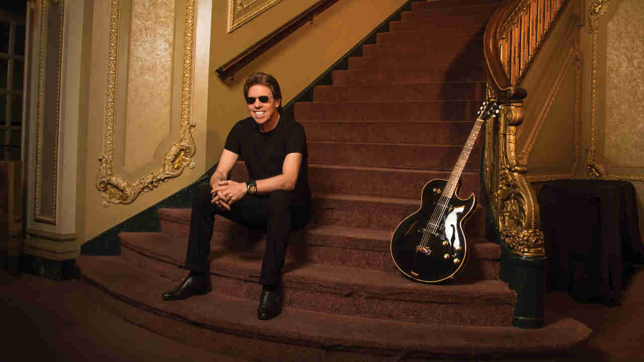 George Thorogood posing for a photograph in 2017