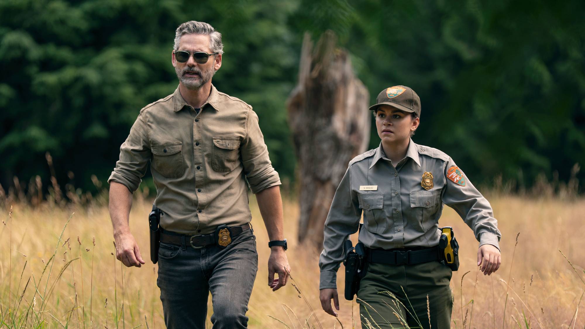 Eric Bana as Kyle Turner and Lily Santiago as Naya Vasquez in "Untamed" on Netflix