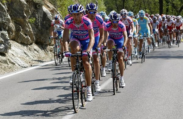 Lampre-ISD riders set tempo for race leader Michele Scarponi.