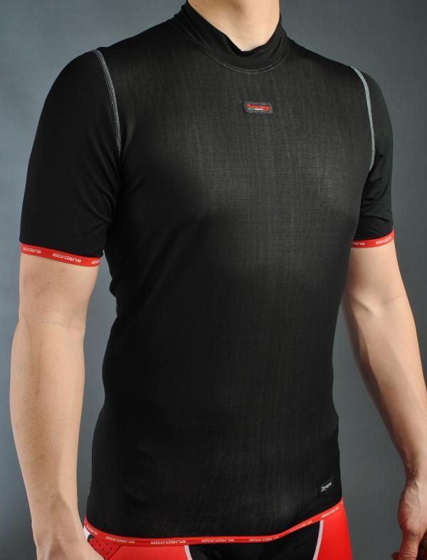 The Giordana Windfront Short Sleeve base layer adds a little extra protection on cooler mornings.