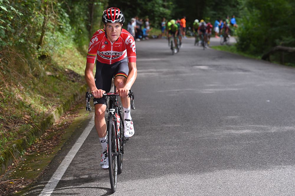Louis Vervaeke attacks the breakaway