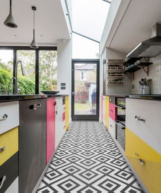 22 Tile Ideas for Kitchen Floors That Will Catch the Eye