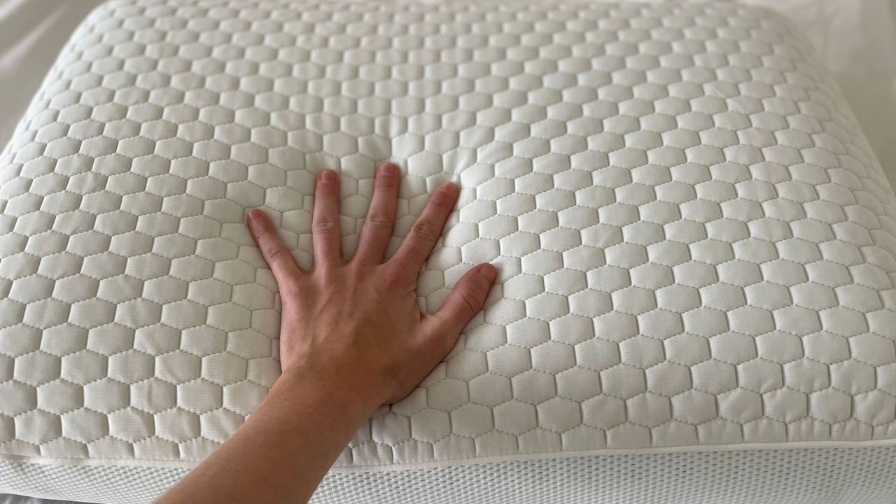 Soak &amp; Sleep Cooling Memory Foam Pillow firmness test