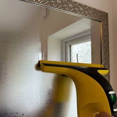 Testing the Karcher WV 6 Plus N window vacuum on a bathroom mirror