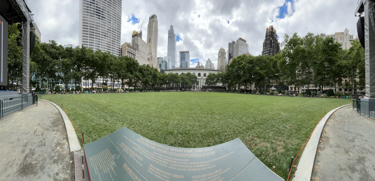 Apple iPhone 15 Plus panorama.