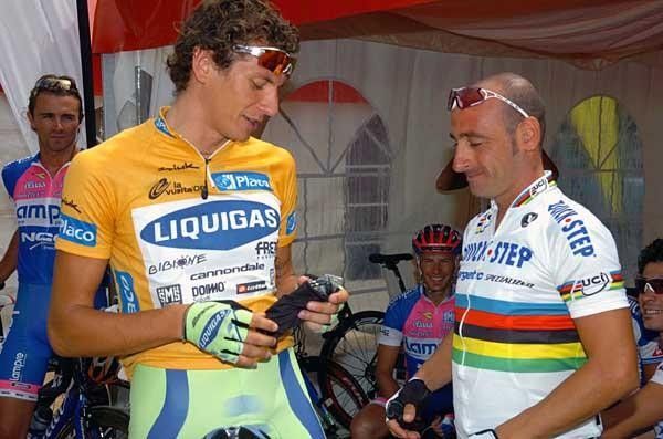 Pozzato (l) and Paolo Bettini share some pre-race thoughts.