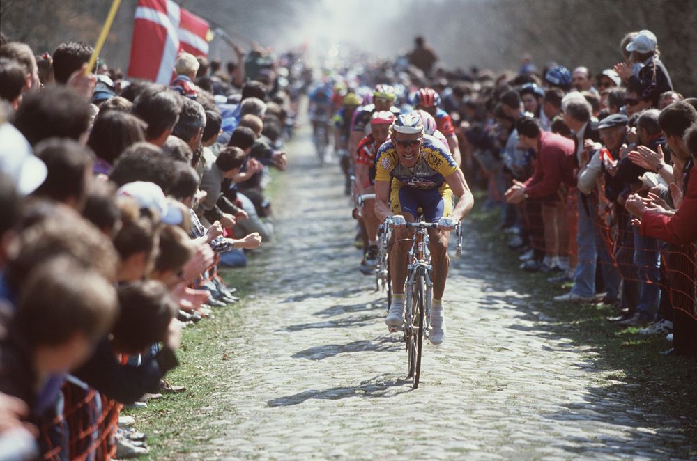 The 1996 peloton race through the Arenberg Forest
