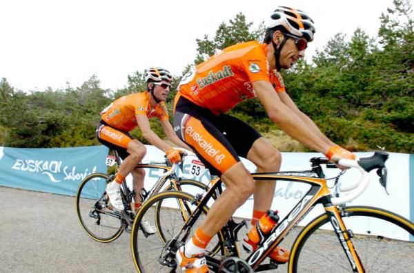 Gorka Verdugo and Egoi Martinez (Euskaltel-Euskadi) on the final climb.