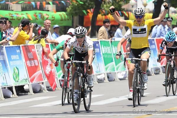 Ina Yoko Teutenberg (HTC-HighRoad) celebrates winning the 2011 Tour of Chongming Island overall.