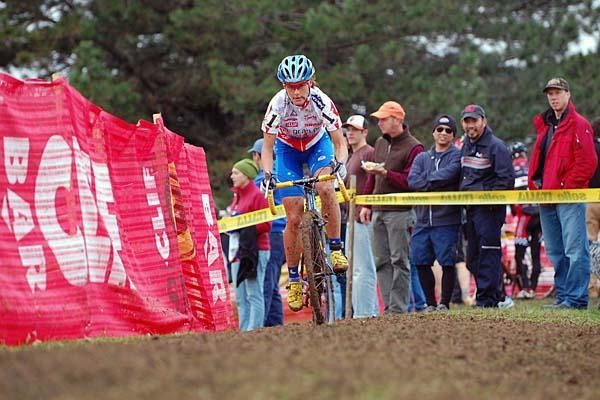 Katerina Nash (Luna Pro Team) races to a win.