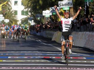 Fabian Cancellara solos to victory in the 2008 Milan-San Remo.