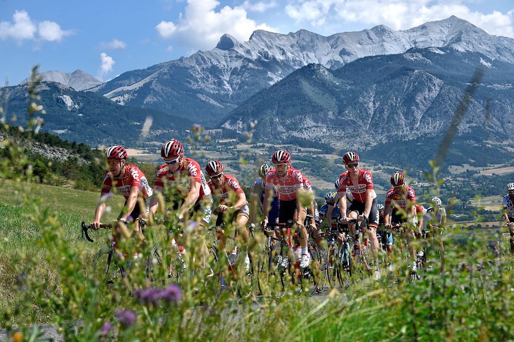 Lotto Soudal ride on the rest day.