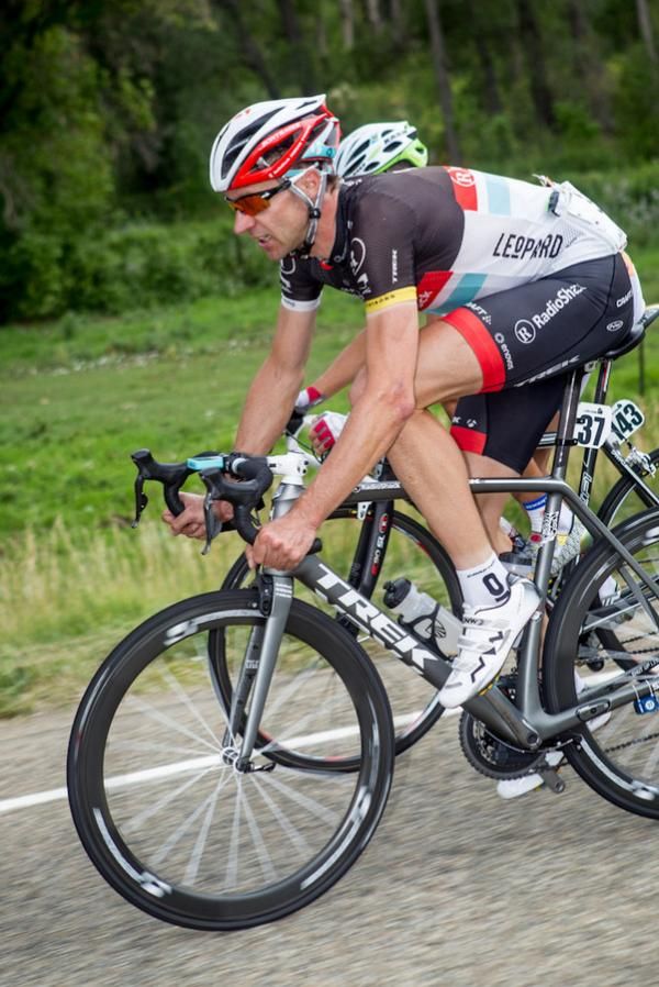 Jen Voigt (Radioshack-Nissan) takes his turn working in the break.