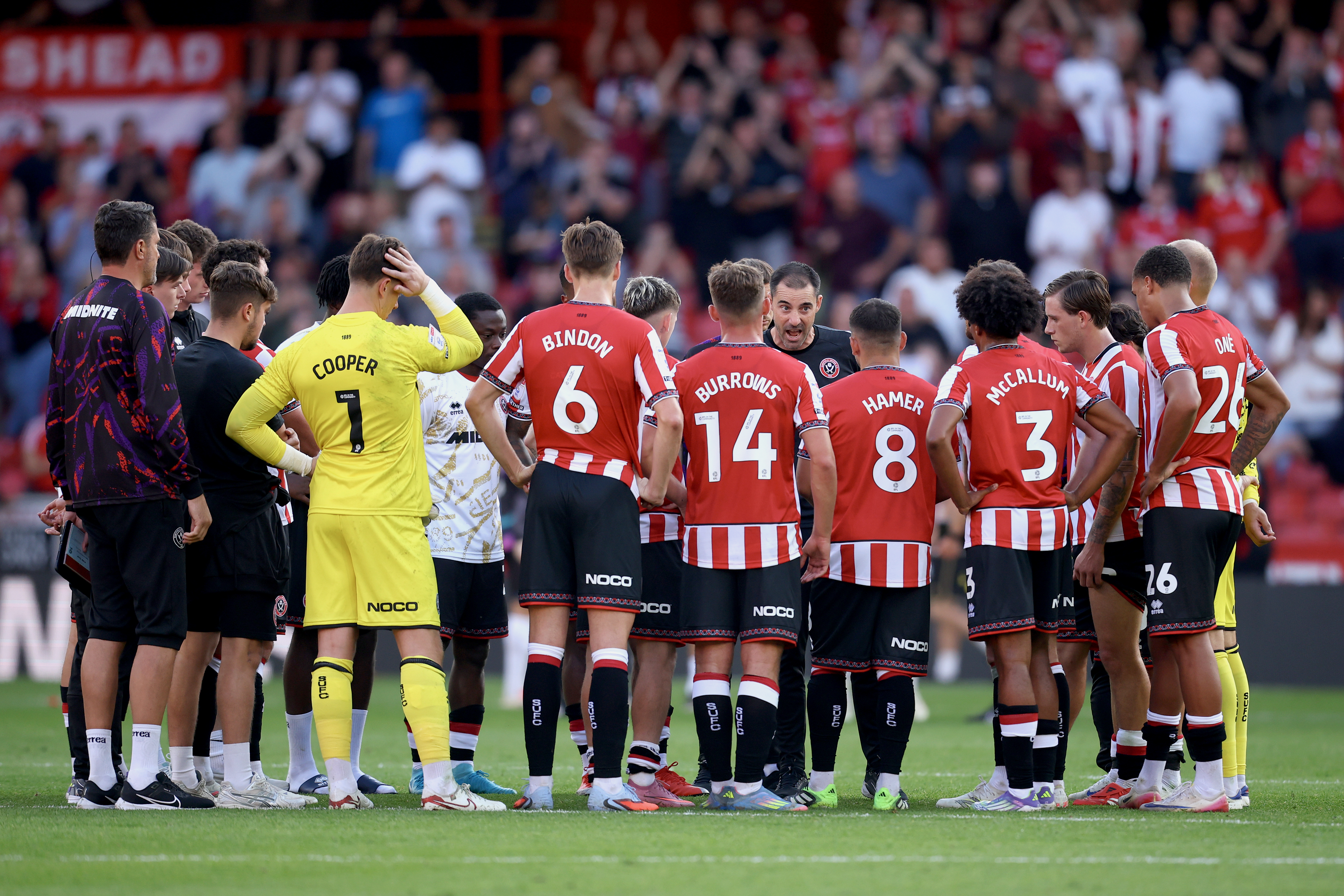 Sheffield United boss Ruben Selles delivers a teamtalk on the pitch