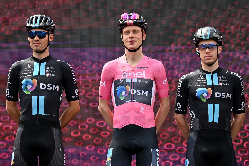 NAPLES ITALY MAY 11 Andreas Leknessund of Norway and Team DSM Pink Leader Jersey C with teammates prior to the 106th Giro dItalia 2023 Stage 6 a 162km stage from Naples to Naples UCIWT on May 11 2023 in Naples Italy Photo by Stuart FranklinGetty Images
