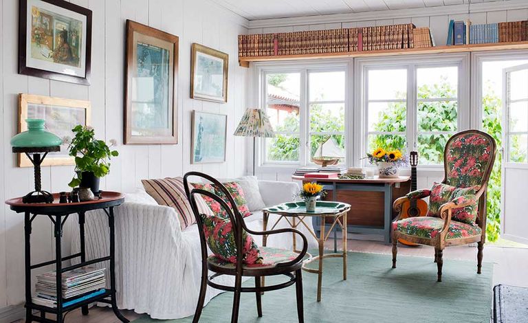 20 Bright Sunroom Ideas For Lounging In, What Kind Of Furniture Do You Use For A Sunroom