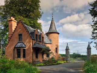 Aldourie Castle