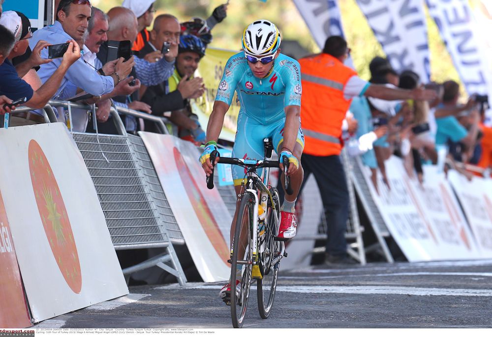Miguel &Aacute;ngel L&oacute;pez (Astana) crosses the line for second.
