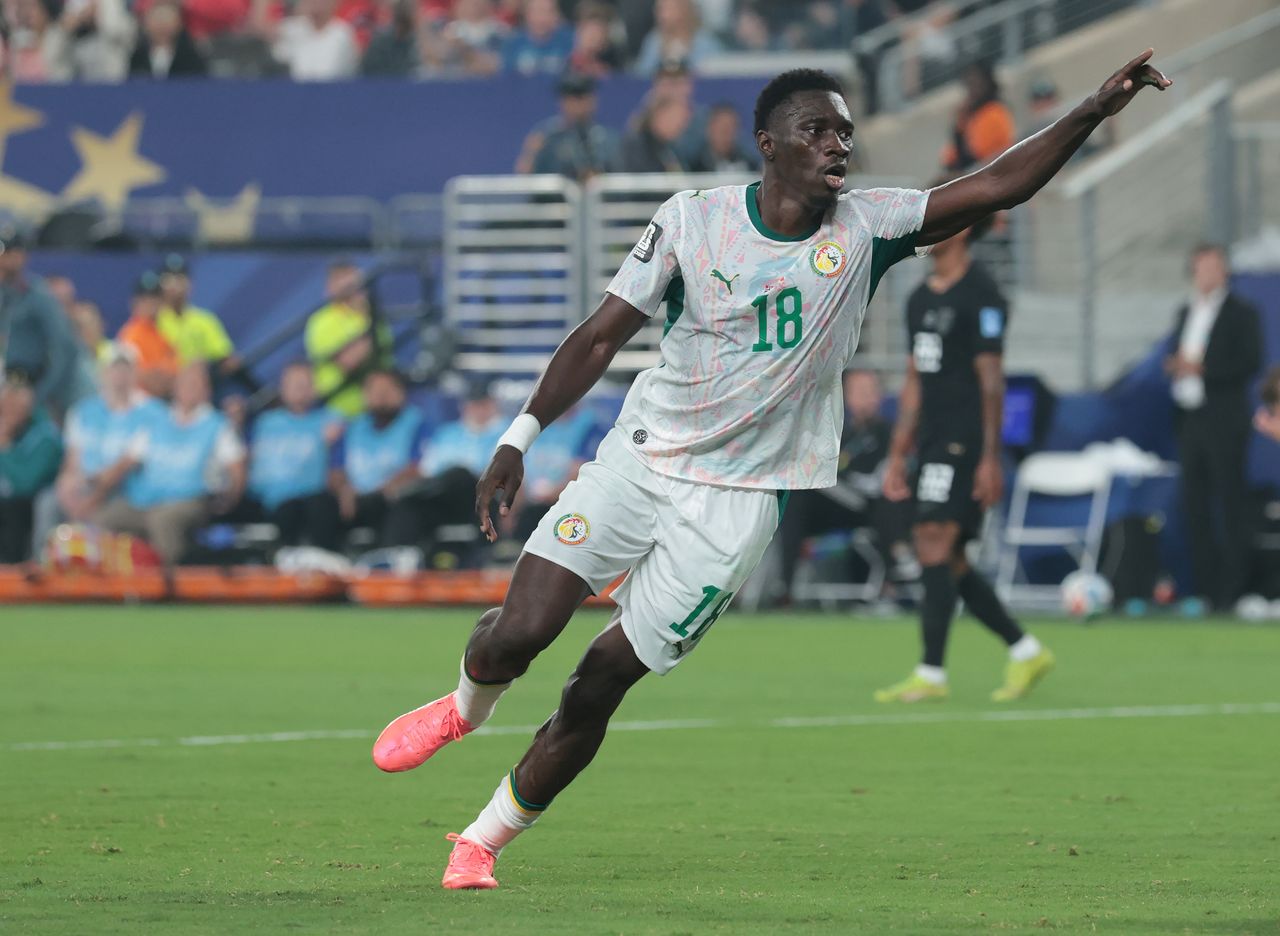 Manchester United report: Ismaila Sarr to leave Crystal Palace within 'next few hours', in Red Devils blow