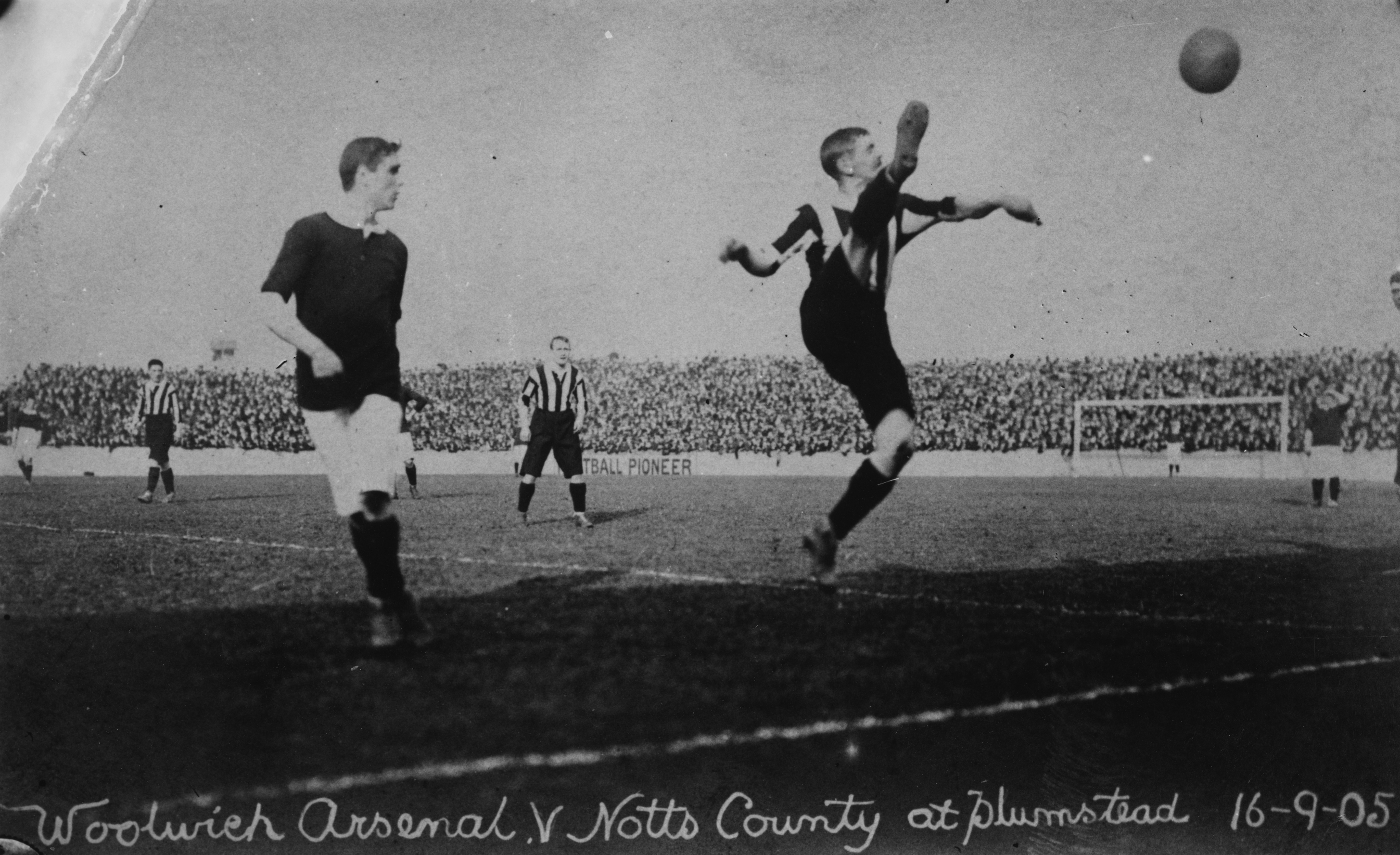 Notts County in action against Woolwich Arsenal in September 1905.