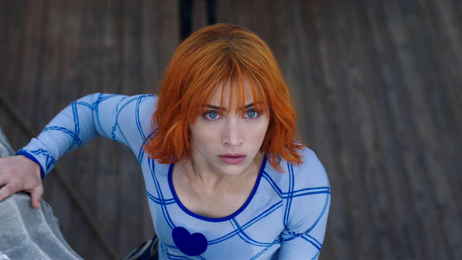 Nami looking up in One Piece