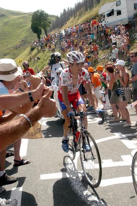 Richard Virenque (Quick Step - Davitamon) in his polka dot outfit on the Col de Peyresourde