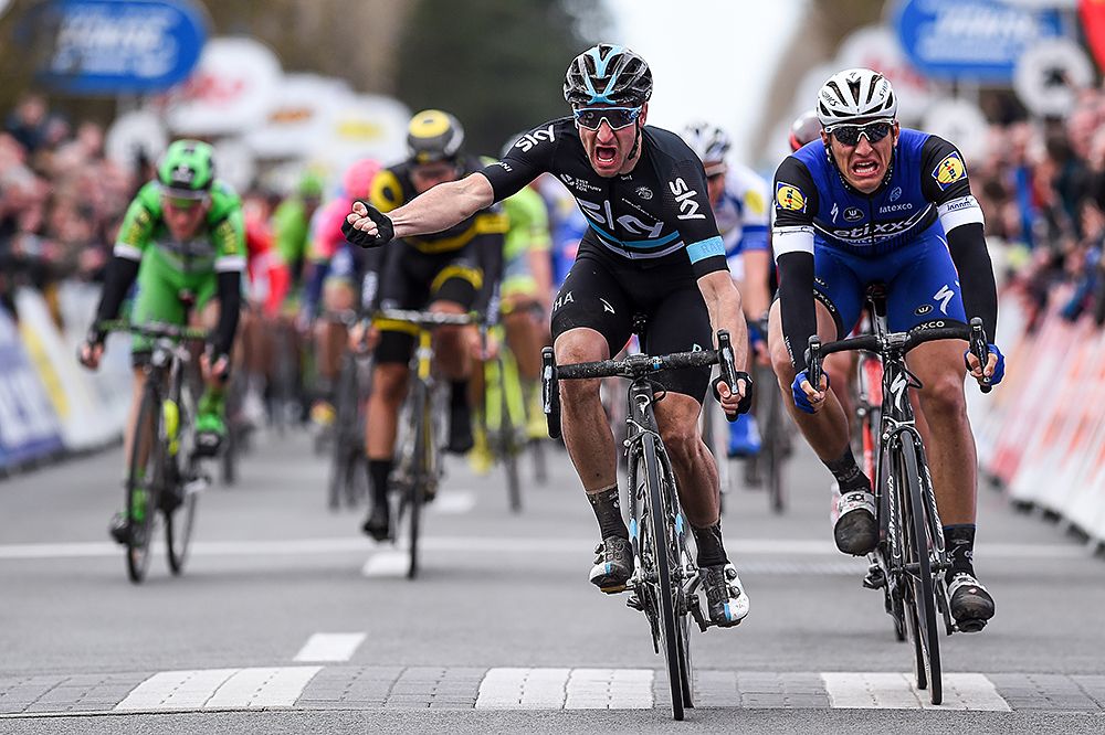 Elia Viviani (Team Sky) out-sprints Marcel Kittel (Etixx-QuickStep) to win stage 2