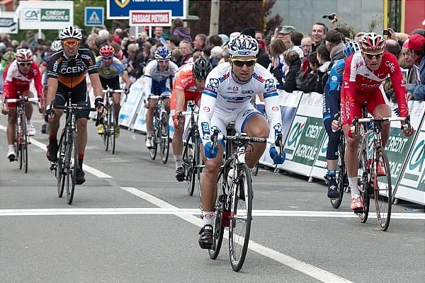 Nacer Bouhanni (FDJ) took the sprint from the peloton