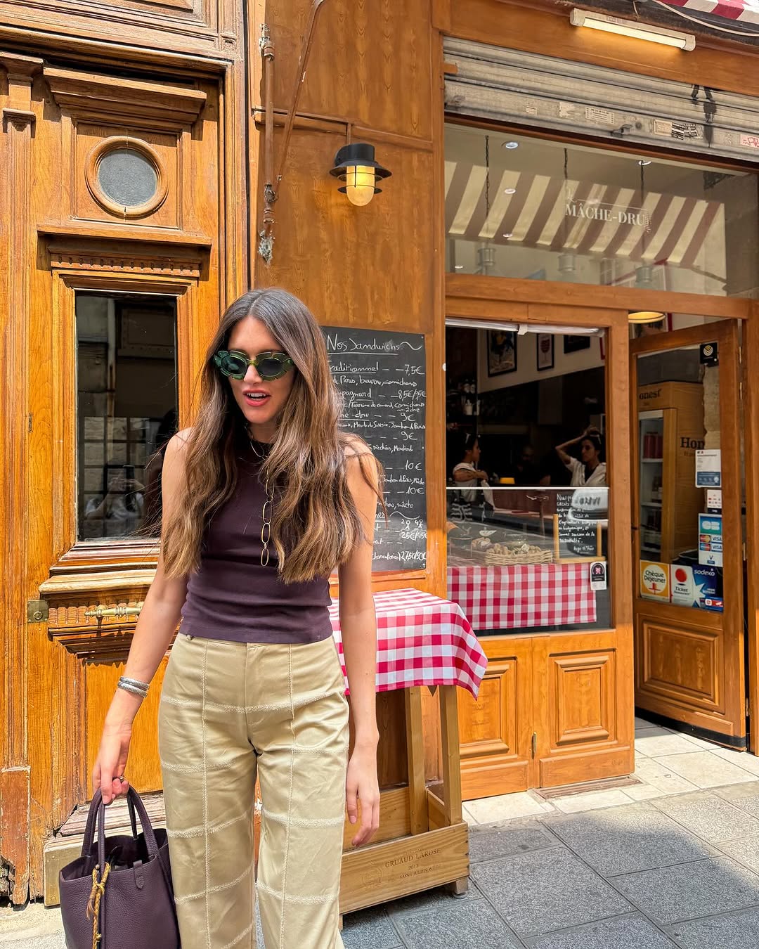 Woman wearing khaki pants trend 2025.