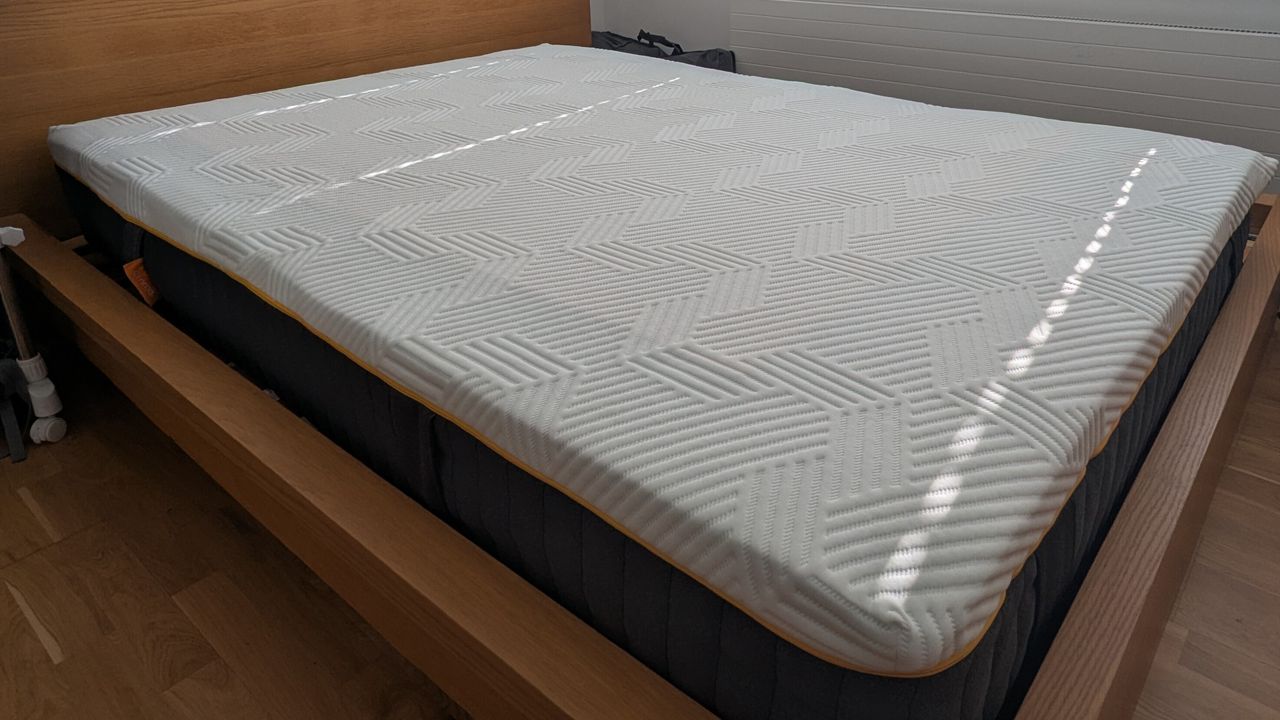 A white Emma Hybrid Airgrid mattress on the bed