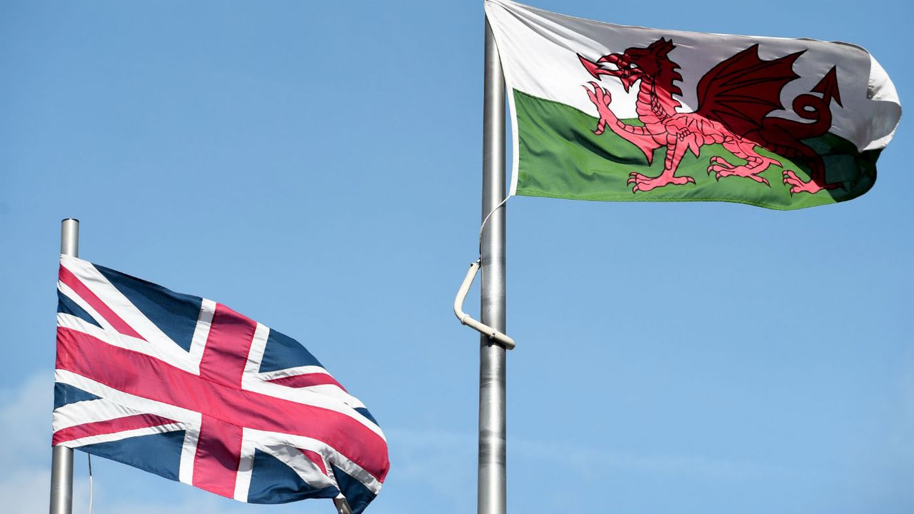 wd-wales_flag_-_damien_meyerafpgetty_images.jpg