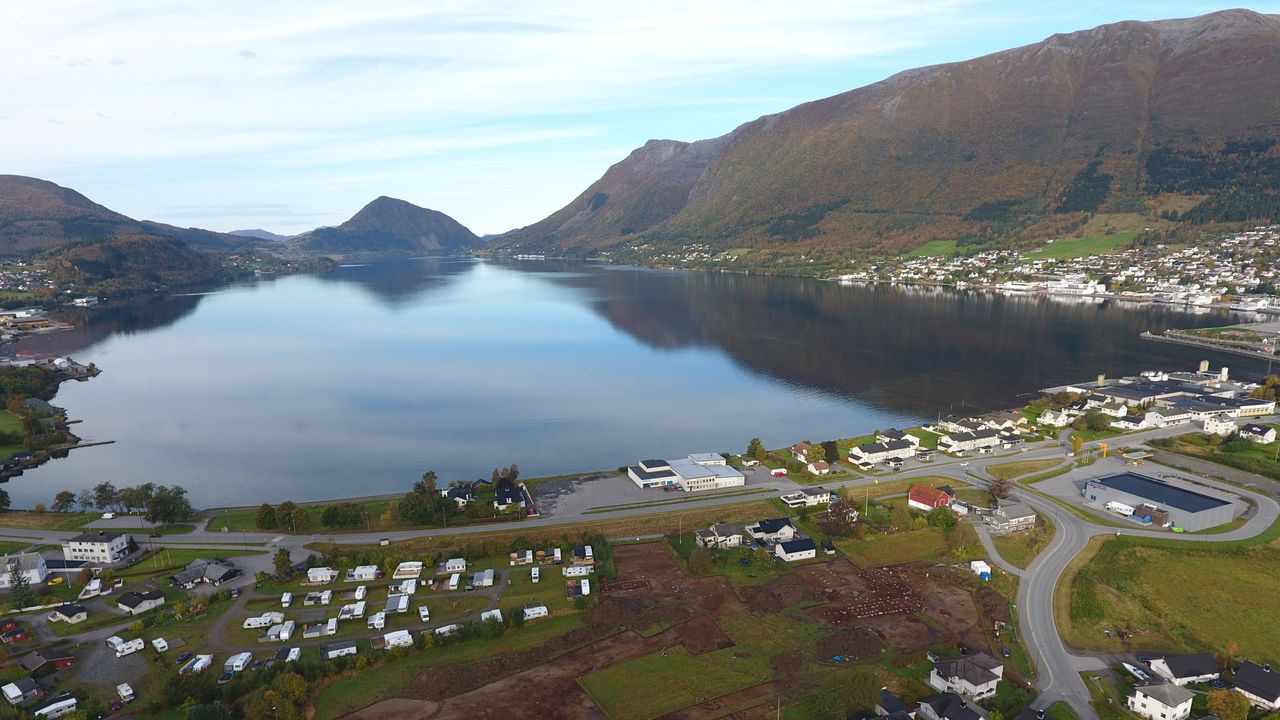 The site is beside the coast among mountains and inlets, about 150 miles south-west of the modern city of Trondheim. Boathouses would have been built along the shore in ancient times.