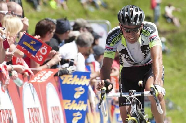 Carlos Sastre (GEOX) nears the finish line