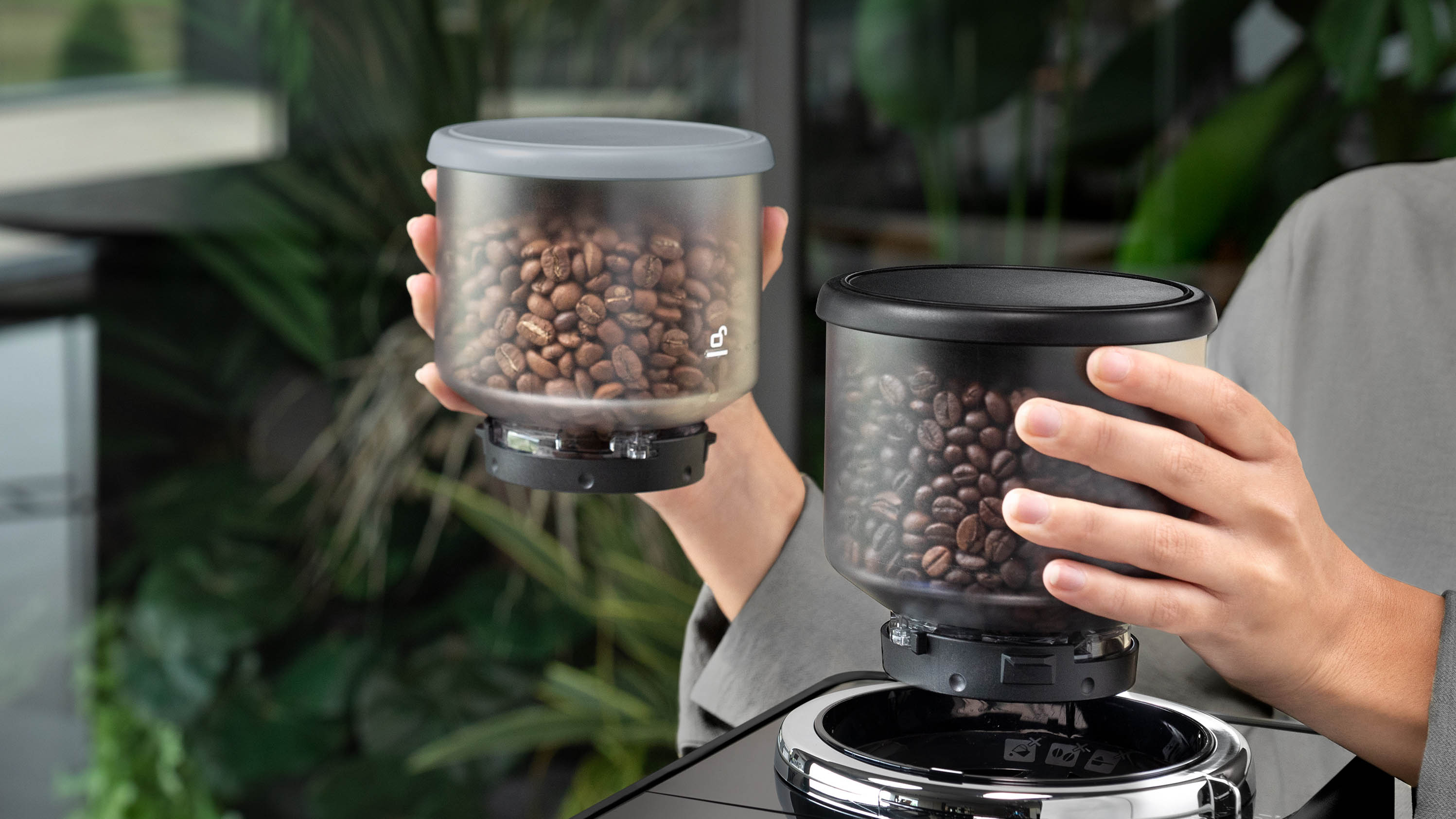 De'Longhi Rivelia bean hoppers