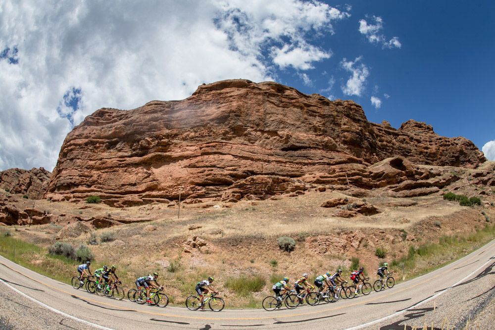The break heads along rock formations next todays course.