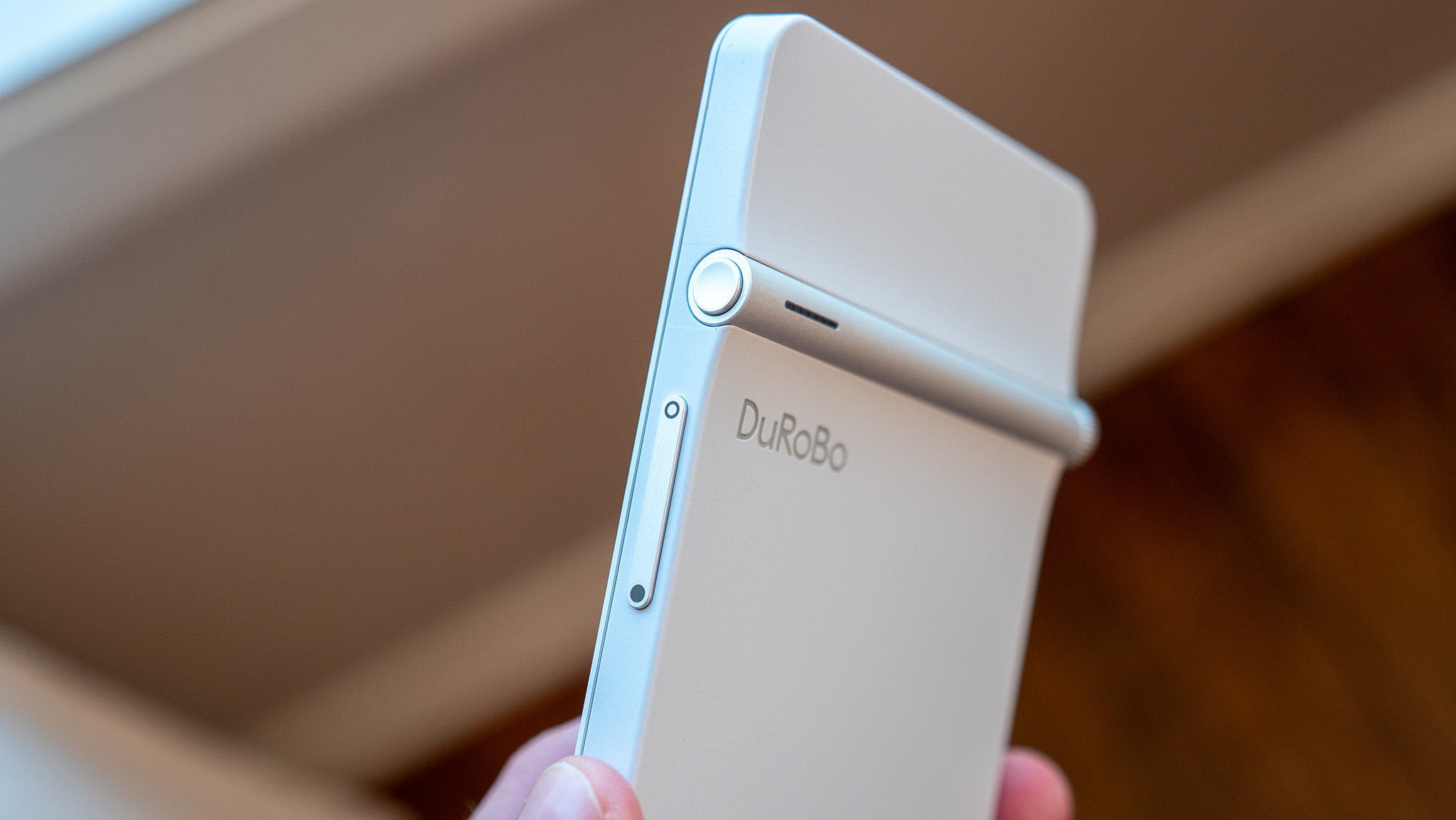 The power and volume buttons on the right of the DuRoBo Krono