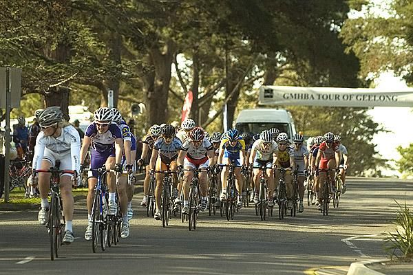 The peloton in the womens' criterium head down the home straight beneath the trees in Eastern Gardens at Geelong.