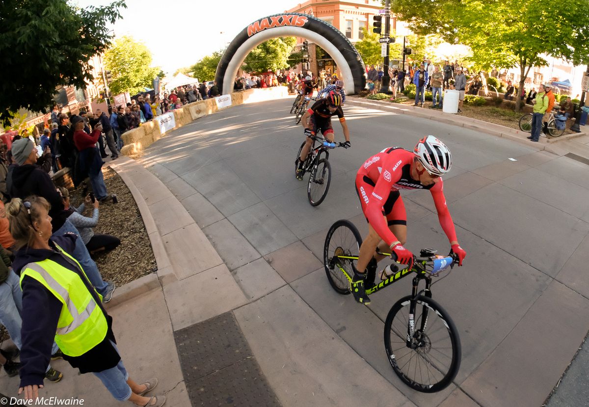 Todd Wells (SRM-TLD) leading early in the race