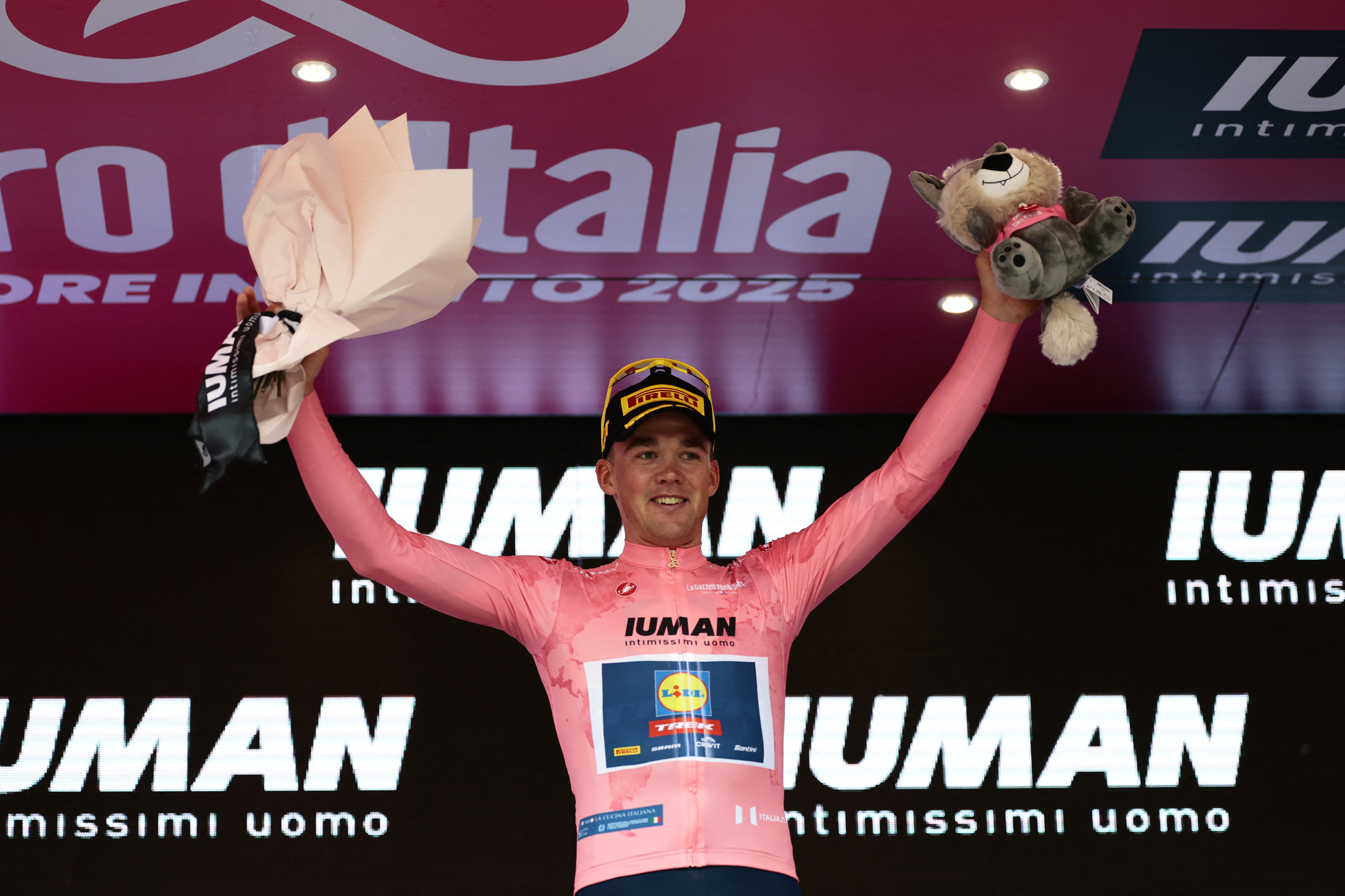 Mads Pedersen in the pink jersey after Giro d&#039;Italia stage one
