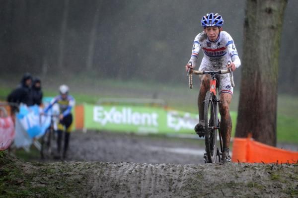 British champion Helen Wyman (Kona) rides alone in the lead.