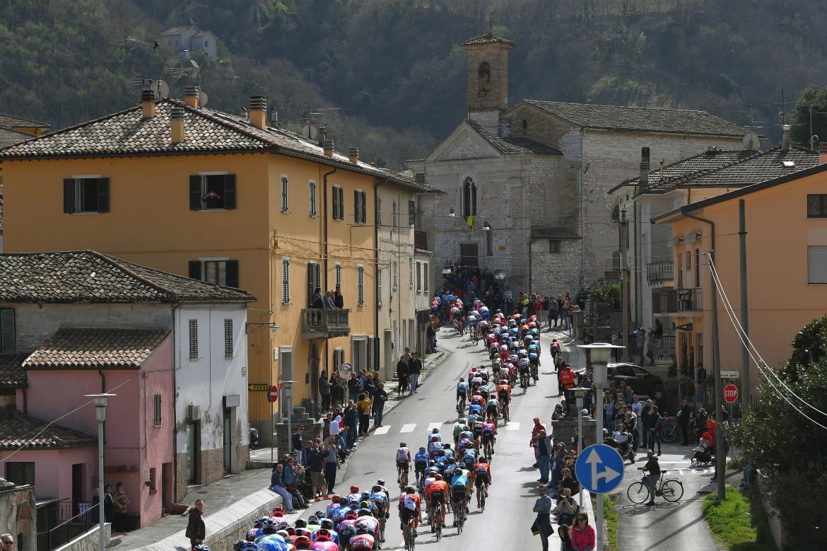 The peloton rides through a town on stage 4 of Tirreno-Adriatico