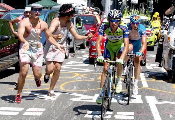 The breakaway heads up the Tourmalet.