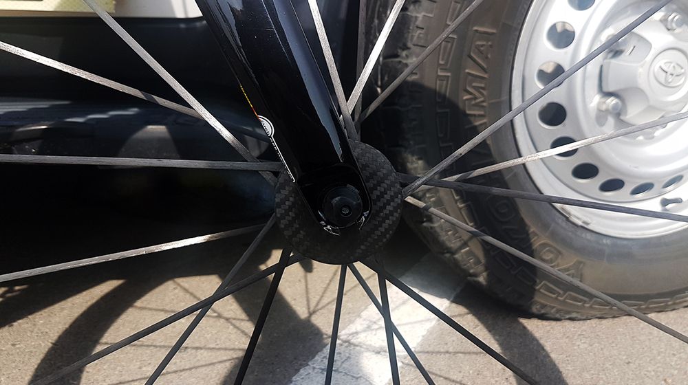 The Mavic wheels feature bladed carbon spokes