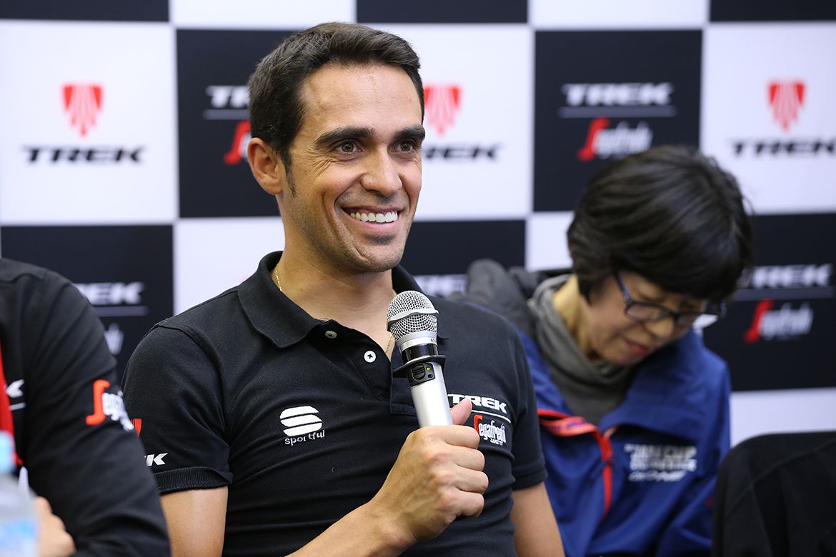 Alberto Contador speaks at the pre-Japan Cup press conference