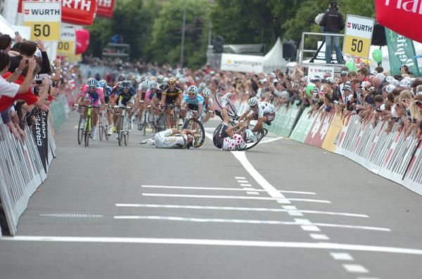 Tour de Suisse stage four finish crash sequence #3