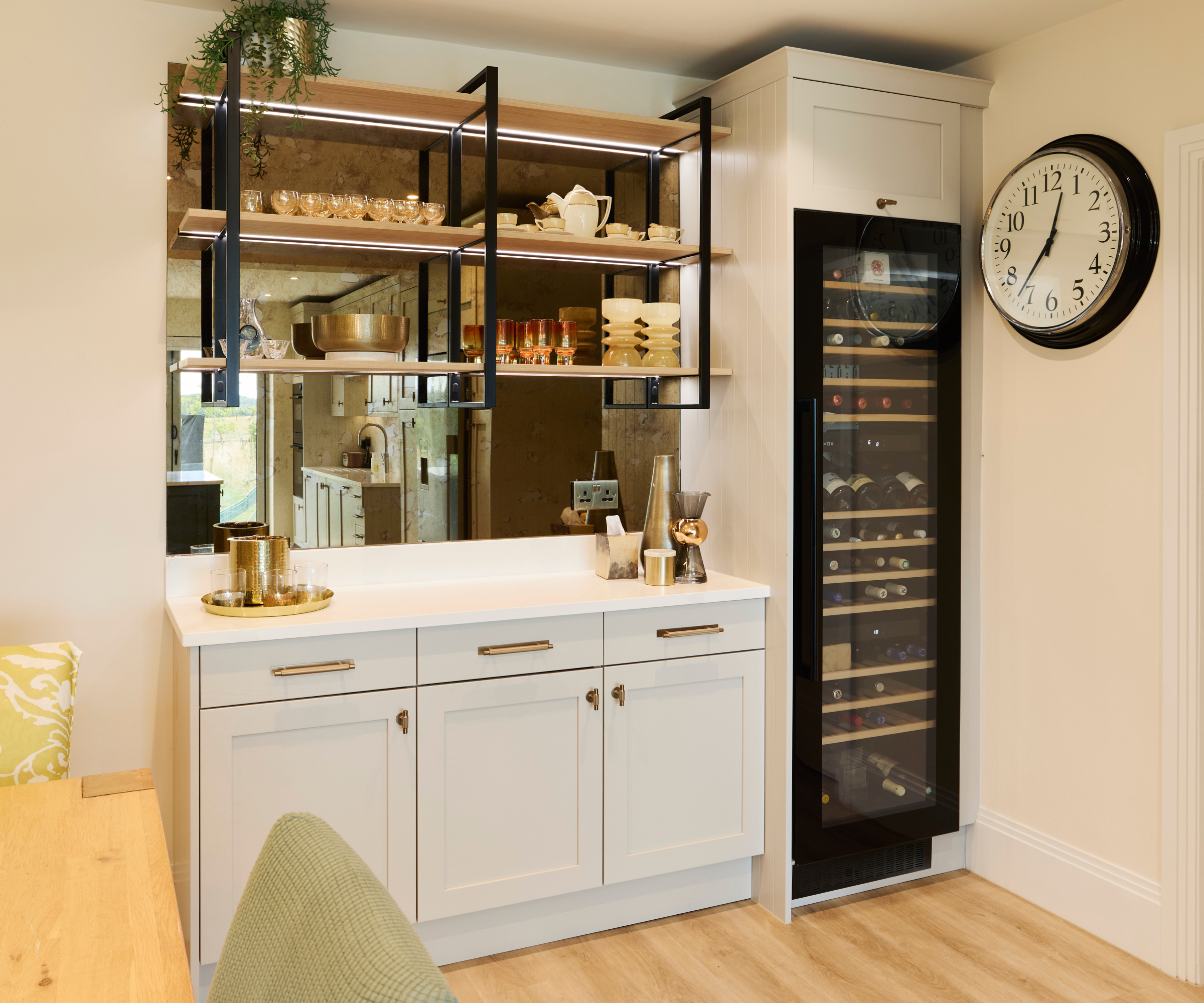 corner of kitchen with bar and drinks station