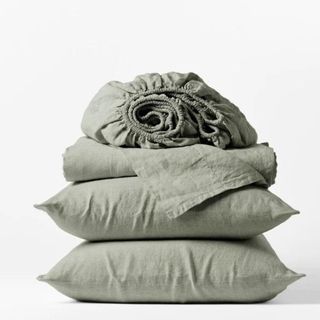 Organic Relaxed Linen Sheet Set against a white background.