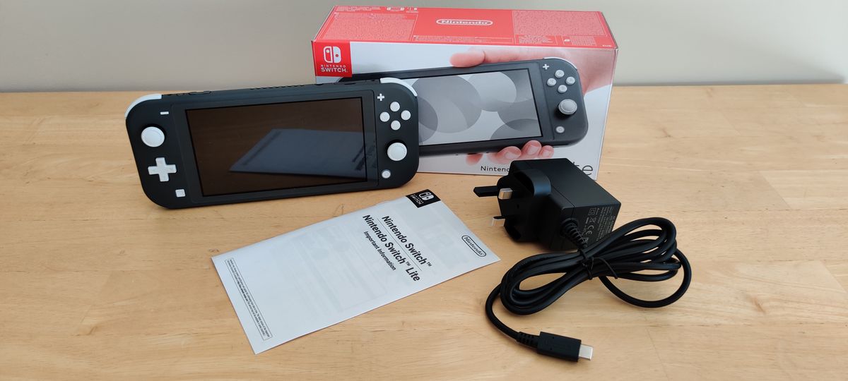 what comes with a nintendo switch lite