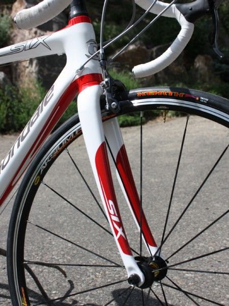 The included fork uses carbon fiber legs but a massive alloy crown and steerer tube add up to a whopping 700g.